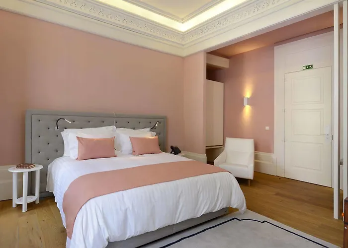 Отель Emaj Boutique Гимарайнш